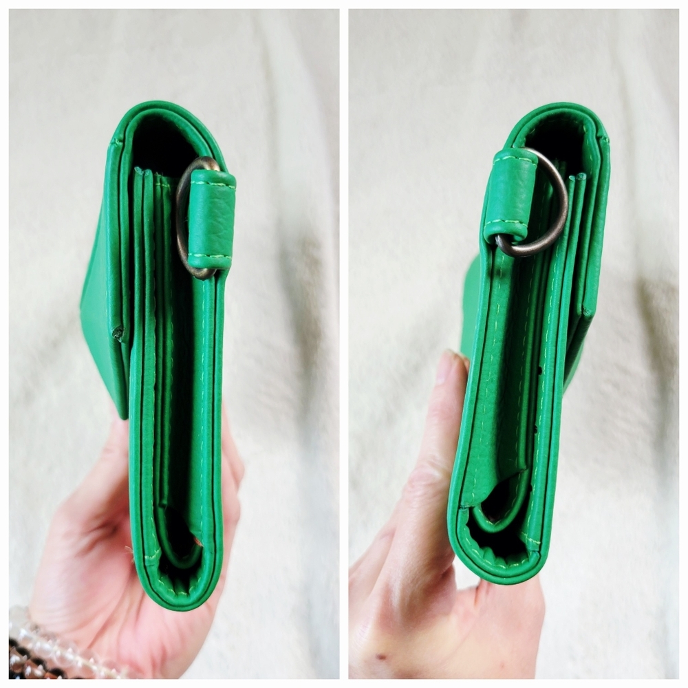 Parchita | Vibrant Kelly Green PVC Mila Wallet Crossbody Bag - Picture 5 of 15